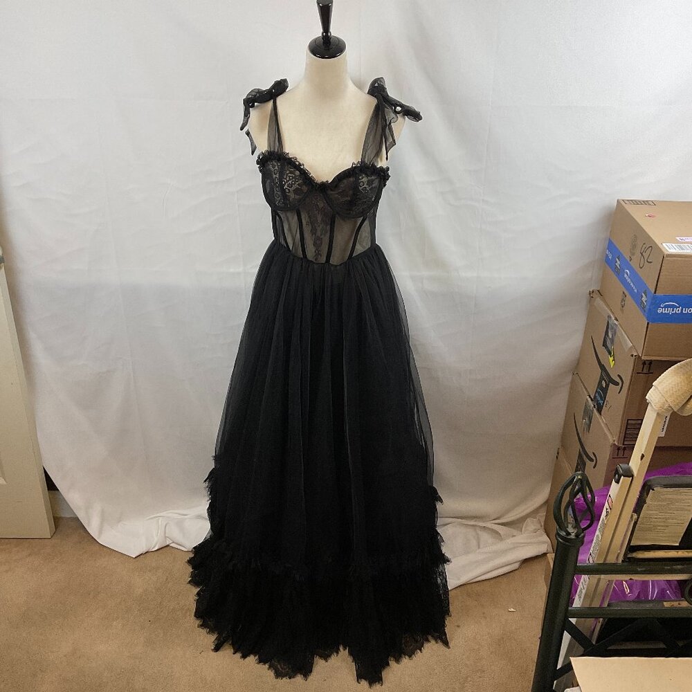 Widow Sheer Black Gown L Lace Long Full Skirt Gothic